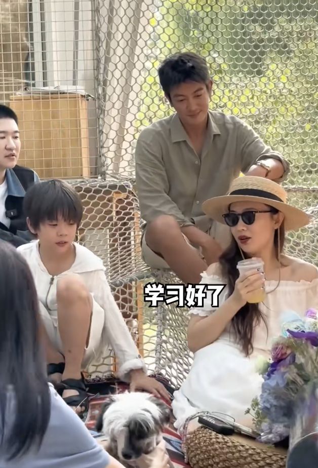 　　曾文莉认为，在职业选手商业价值充分释放后，其成功效应才会吸引更多的人群尤其是青少年从事网球运动，而这是中国网球经济发展的根基。