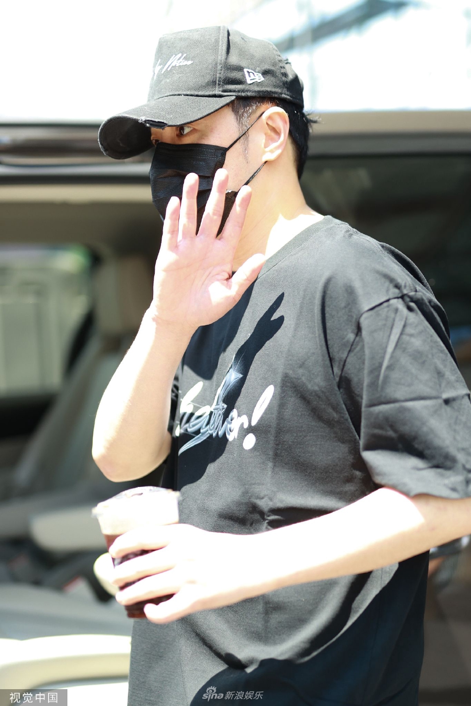 　　李鹏新严重违反党的政治纪律、组织纪律、廉洁纪律和生活纪律，构成严重职务违法并涉嫌受贿犯罪，且在党的十八大后不收敛、不收手，性质严重，影响恶劣，应予严肃处理。依据《中国共产党纪律处分条例》《中华人民共和国监察法》《中华人民共和国公职人员政务处分法》等有关规定，经中央纪委常委会会议研究并报中共中央批准，决定给予李鹏新开除党籍处分；由国家监委给予其开除公职处分；收缴其违纪违法所得；将其涉嫌犯罪问题移送检察机关依法审查起诉，所涉财物一并移送。