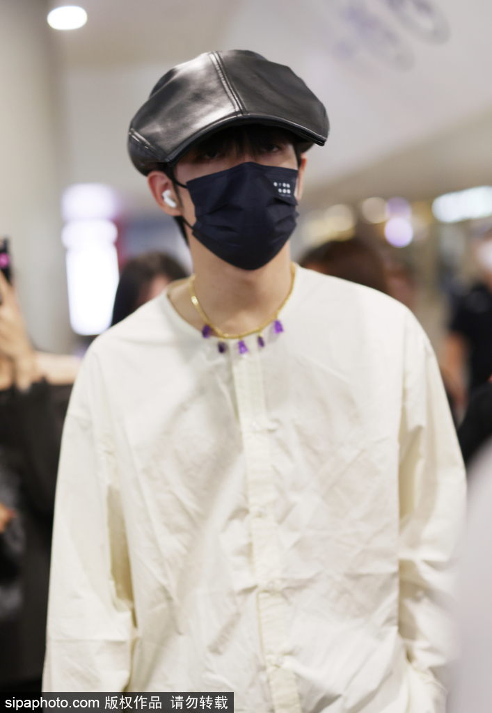 　　经查，李鹏新丧失理想信念，背弃初心使命，培植个人势力，搞“七个有之”；无视中央八项规定精神，违规接受宴请和车辆司机服务安排；对组织不忠诚、不老实，在组织函询时不如实说明问题，违背组织原则，卖官鬻爵，严重污染地方政治生态；廉洁底线失守，长期违规收受礼品、礼金；腐化堕落；贪婪无度，政商勾连，大搞新型腐败，利用职务便利为他人在矿产开发、企业经营、干部选拔任用等方面谋利，并非法收受股权股份等巨额财物。