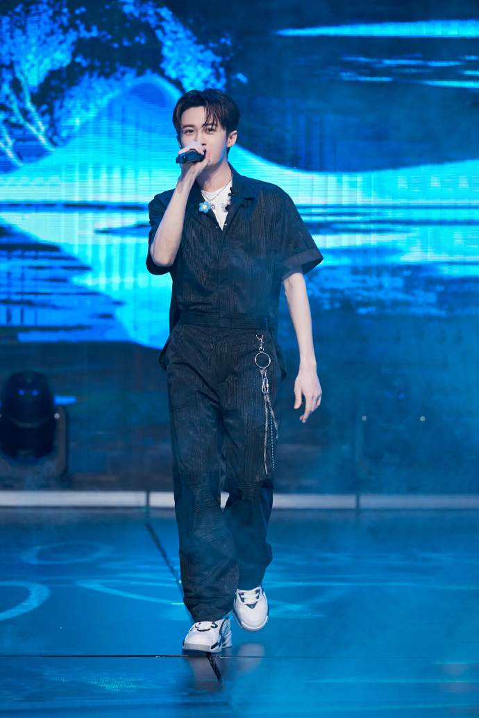 此外,还需注意的是,河南省气象台预计,17日至19日全省气温迅速升高,大部将出现35℃以上高温天气,淮河以北麦区缺墒地段有干热风风险。