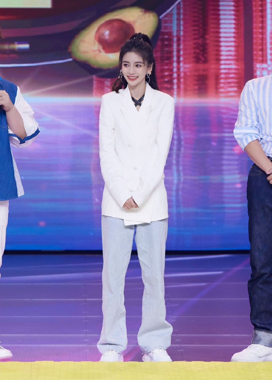 　　庹庆明表示，目前，在法律层面，若要对犬只伤人案件中犬只的饲养者或管理者追责，只有在《中华人民共和国民法典》第一千二百四十六条中用侵权责任予以明确规定，对于犬只伤人这一类具体案件，在其他法律中并不能找到明确依据。