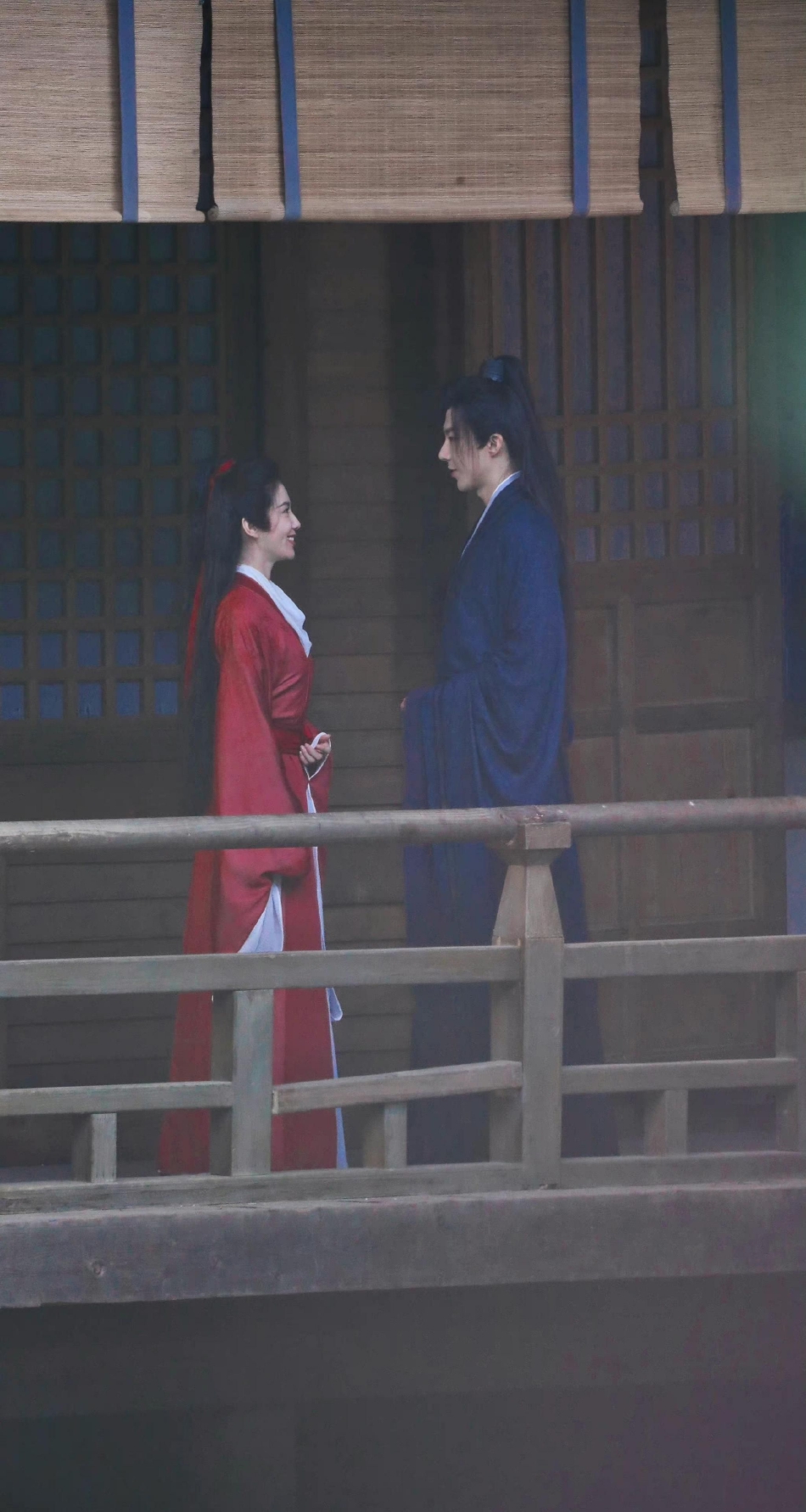 　　经查，王一新丧失理想信念，背弃初心使命，结交政治骗子，对抗组织审查；违背组织原则，隐瞒不报家庭房产情况，在组织谈话时不如实说明问题，违规选拔任用干部并收受财物；违规收受礼金，接受私营企业主低价装修，利用职权为特定关系人谋取利益，搞权色、钱色交易；道德败坏；以权谋私，大搞权钱交易，利用职务便利为他人在土地开发、项目承揽等方面谋利，并非法收受巨额财物。