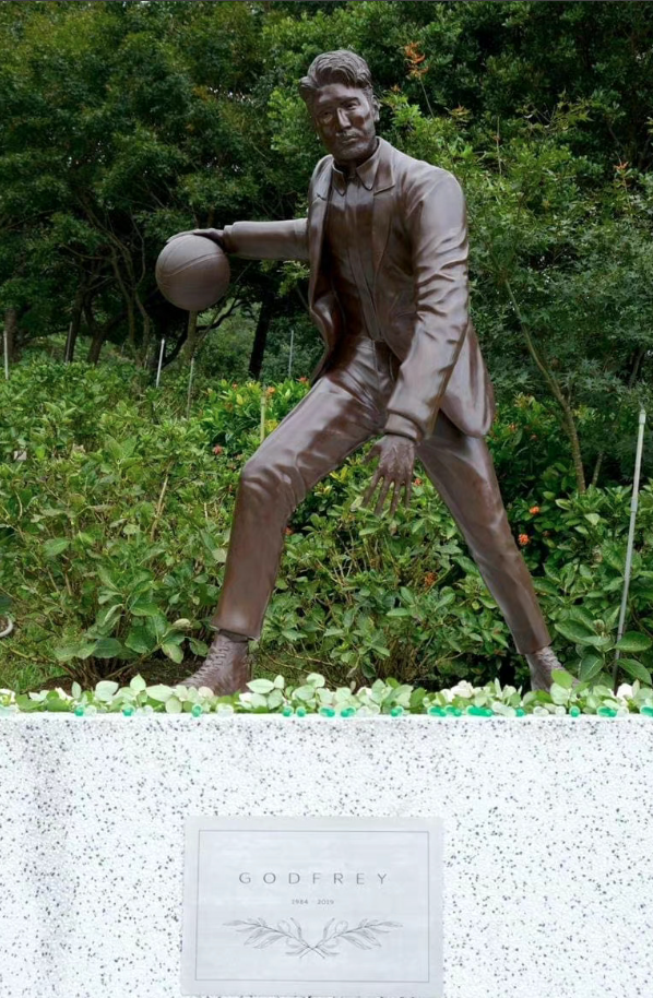 　　会议指出，坚持市场为主、政府引导，坚持鼓励先进、淘汰落后，坚持标准引领、有序提升，抓紧完善方案，精心组织实施，推动先进产能比重持续提升，高质量耐用消费品更多进入居民生活，让这项工作更多惠及广大企业和消费者。