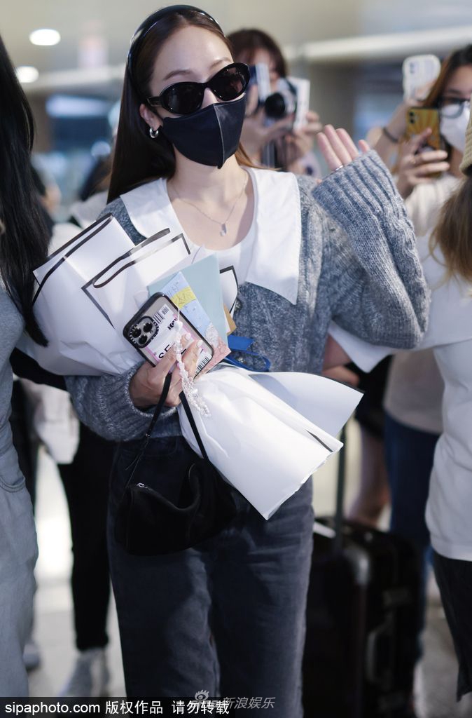 　　钟自然严重违反党的政治纪律、组织纪律、廉洁纪律和生活纪律，构成严重职务违法并涉嫌受贿、故意泄露国家秘密犯罪，且在党的十八大后不收敛、不收手，性质严重，影响恶劣，应予严肃处理。