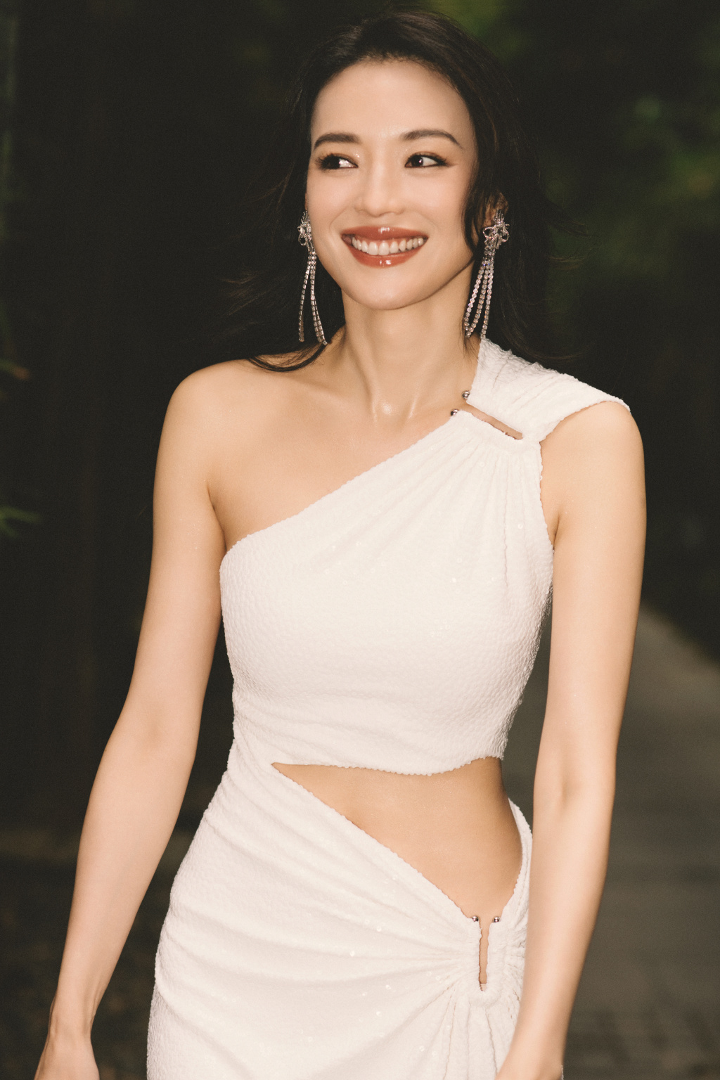 　　据最新气象资料分析，21日前河南省将仍以高温天气为主，不过每天的高温影响范围和强度会有不同。预计16日东南部，18日北部、东部、南部，19日北部、东部，21日北中部、西南部最高气温将达37到39℃，局部超过40℃。