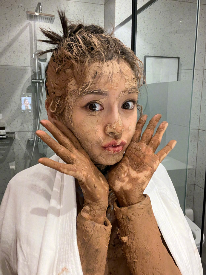 　　一、职工申请个人住房公积金贷款购买家庭首套住房的，应支付不低于住房交易价格20%的首付款；购买家庭第二套住房的，应支付不低于住房交易价格30%的首付款。采用住房抵押担保方式的，抵押值最高不得超过抵押物价值的80%。