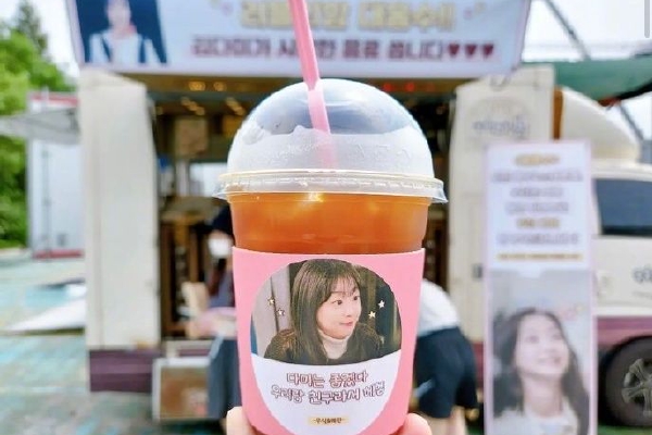 　　当时，尹弘指出，金鹰集团专注实体经济，扎根江西20多年，与江西省合作基础良好，合作领域广泛，是江西外资企业的一块招牌，“希望陈江和主席发挥爱国侨领作用，积极宣传江西、推介江西，带动更多侨资侨智侨力来江西投资兴业，实现互利共赢发展”。