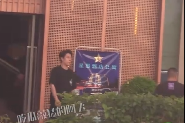 　　国家金融监督管理总局副局长肖远企表示，近一段时间以来，我们积极配合行业主管部门和地方政府从房地产市场供需两端综合市场，不断加大金融支持力度。房地产产业链条长、涉及面广，对国民经济具有重要影响，与广大人民群众生活也息息相关。金融业责无旁贷，必须大力支持。近期还将重点展开几个主要工作，一是加快推进城市房地产融资协调机制落地见效。近期还将召开相关工作部署会，要求银行尽快行动起来。二是指导金融机构落实好经营性物业贷款管理要求。三是继续做好个人住房贷款金融服务。四是指导和要求银行等金融机构大力支持重大基础设施、城中村改造、三大工程建设。