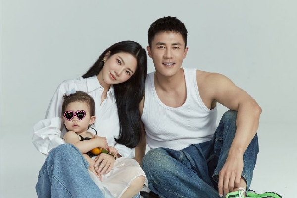 　　国家气候中心首席预报员郑志海向中新社国是直通车表示，展望今年夏天，全国大部地区气温较常年同期偏高，高温日数偏多。华北、华东北部和南部、华中南部、华南、新疆等地可能出现阶段性高温热浪，部分地区可能出现极端高温。