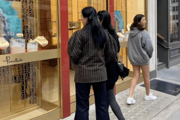 　　美国官员宣称，政府采取这些举措的目的之一，是为了“降低美国消费者的能源成本”。但现实情况是，美国政府为了达成政治目的，忽视了美国消费者的利益，这些行为，也在进一步延缓美国达成气候目标的进度。