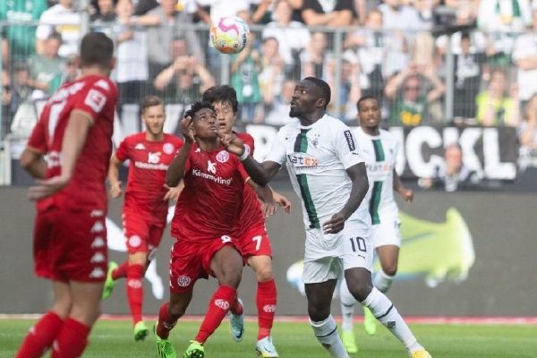 　　25日，南京市委书记韩立明、市长陈之常都外出暗访检查安全工作。韩立明在当天召开的市委常委会会议上表示，“这起事故令我们十分痛心、给我们当头棒喝”。