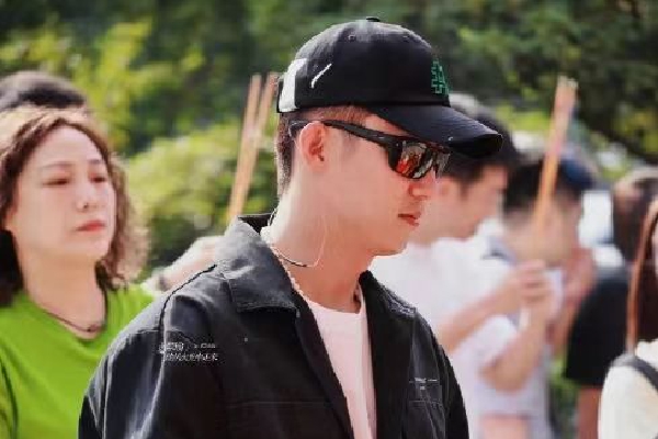 　　从各种公开信息来看，福建舰接下来要进入海试阶段。所谓“海试”即海上航行状态的实船试验，是航母建造过程中的一个重要阶段，而并非一个单一验收科目。其目的是检查舰船、系统和设备工作的协调性、稳定性、安全性，以及主要功能及性能指标等是否符合规定的使用要求，便于后续改进战术性能。