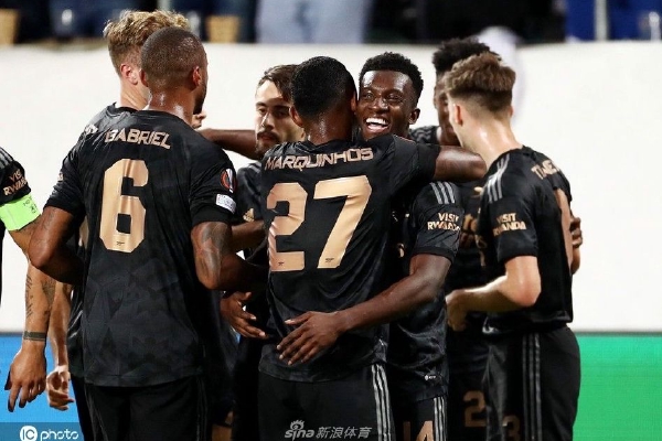 　　钟自然严重违反党的政治纪律、组织纪律、廉洁纪律和生活纪律，构成严重职务违法并涉嫌受贿、故意泄露国家秘密犯罪，且在党的十八大后不收敛、不收手，性质严重，影响恶劣，应予严肃处理。