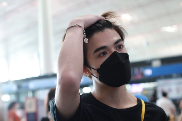 　　“积极管理你的核心业务，这真是一剂难吃的药。我们有很多艰苦的工作要做。”墨菲表示，虽然底特律汽车制造商需要重新思考在中国的经营方式，但美国电动汽车领导者特斯拉的情况略有不同，与传统的底特律汽车制造商相比，特斯拉在电动汽车零部件方面拥有大约1.7万美元的成本优势，这有助于该公司在中国市场的发展，使其有“更大的发展空间”。（汪品植）