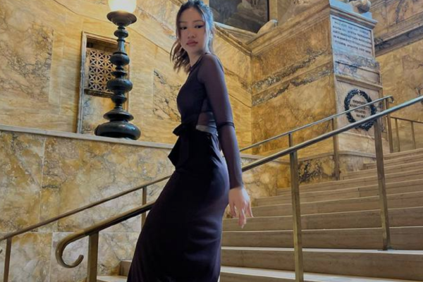 　　双方将继续在亚太经济合作组织框架下开展紧密的互利合作，推动全面平衡落实布特拉加亚愿景，推动构建亚太共同体。为此，双方愿进一步推动共同的原则立场，推动构建开放型世界经济，推进亚太区域经济一体化进程、促进贸易和投资自由化便利化、保障跨境产业链供应链稳定畅通、推动亚太地区数字化绿色化转型和可持续发展，造福该地区人民。