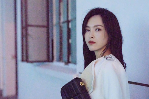 　　5月15日，国务院发展研究中心欧亚社会发展研究所所长李永全在《光明日报》撰文提到，2023年中俄贸易有两个显著特点，一个是双方贸易额突破历史记录，另一个是大量使用本币结算。