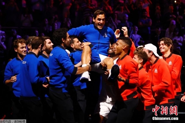 　　“实际上我们姐弟平日里的联系很密切，也常常见面，我们有一个大的家庭群，有什么事都会在里面商量。”毛艳阳说，“只是现如今奶奶走了，住了那么多年的老宅也搬空了，年味淡了。”