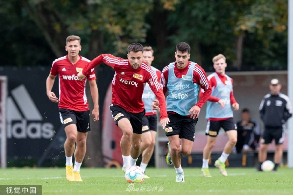 　　去年以来，中国对多个国家单方面免签。截至目前，中方已经对法国、德国、意大利、荷兰、西班牙、瑞士、爱尔兰、匈牙利、奥地利、比利时、卢森堡等国施行单方面免签；还与泰国、新加坡、马来西亚、格鲁吉亚等国互免了签证。此前的6月13日，国务院总理李强在惠灵顿总督府同新西兰总理拉克森举行会谈。李强表示，将把新西兰纳入单方面免签国家范围，希望新方为中国公民赴新提供更多便利。