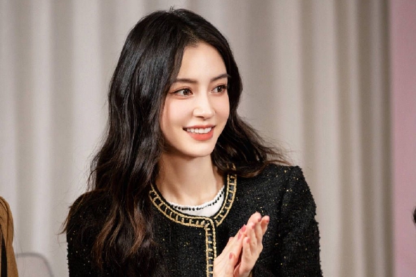 　　最近两起企业补税事件引起市场关注。一是湖北枝江酒业股份有限公司被要求补税8500万元，因这笔税款被追溯至1994年，使得税务“倒查30年”成为舆论焦点。二是宁波博汇化工科技股份有限公司3月份收到当地税务要求补税5亿元的通知，最近企业宣布停产。上述两起事件，引起了一些企业人士的担忧。这些担忧包括是否存在全国性查税，不少企业担忧如果倒查多年需要补税，这对于经营困难的当下无疑是“雪上加霜”。跟多位省级、市级税务人士交流得知，目前并没有全国性查税部署。一些地方根据当地税收大数据风险提示等对个别企业查税，是日常工作，也是税务部门正常履职。毕竟税务部门主要负责税收、社会保险费和有关非税收入的征收管理，发现偷逃税、少缴税行为，理应依法制止，否则就是渎职。（第一财经）