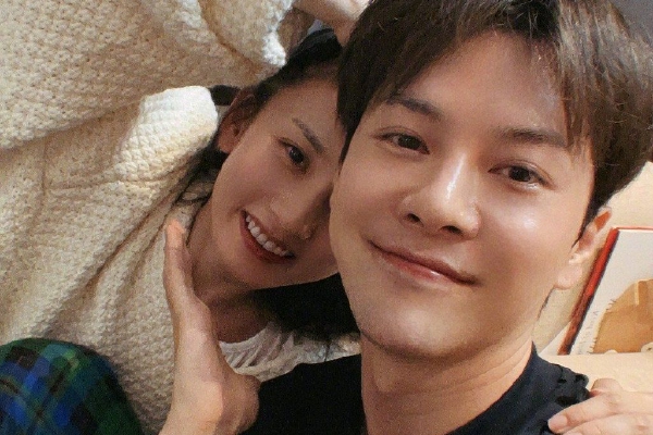 　　央视网评论称，聘任制公务员仅是委任制公务员的一种补充形式，“凡进必考”仍是我国招录公务员的原则。在委任制公务员体制没有重大变化之前，聘任制公务员数量可能会逐渐增加，但不会成为主流。