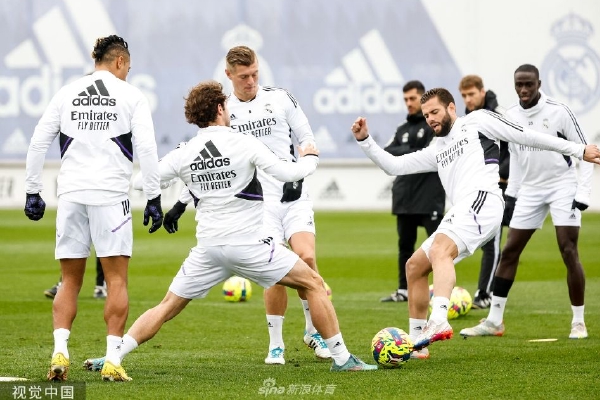 　　国家体育总局体育文化与体育宣传发展战略研究中心高端智库骨干专家、广州体育学院教授曾文莉告诉《环球时报》记者，体育具有较强的杠杆效应，以体育赛事表演为杠杆，能撬动城市基建、旅游、文化等，激活体育消费热情，推动体育产业能级提升，而这个杠杆的原动力主要是运动员尤其是明星运动员。