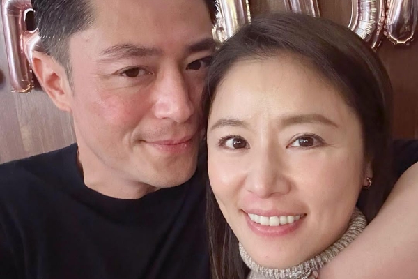 　　自今年2月以来，科左中旗希伯花镇柴达木嘎查（村）的原村支书李七英也在为这个事情烦恼。4月底，他开车带着本刊记者在连片的农地边转了一趟。随处可见农地边的杨树上贴着禁止种植的告示，醒目的红色粗体字昭告着通知的严肃性。一路上响起几次电话，都是村民们在向他问询。花生不让种植后，外包土地的村民们都陷入一种纠纷——吉林租赁户喊着退钱。“咱这边地广人稀，土地流转承包本来就是一个大趋势。我们村大概1/3的农民都把土地流转出去了。”李七英说，而花生是近几年最普遍也最有价值的经济作物。按照当地人的说法，科尔沁这边的土壤偏沙化，如果种传统作物玉米，亩产不到1200斤。按去年玉米收购约1.1元/斤算，只能卖1300多元，“落兜里就800多块钱”。但如果是种花生，亩产700斤左右，按收购单价超过3元/斤算，利润能有1500元/亩。