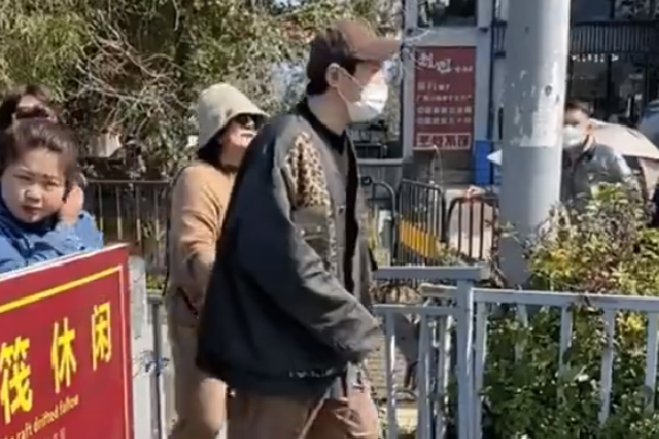 　　杨霄认为，菲律宾部分政客缺乏战略远见和政治素养，为了一己私利，不顾国民水深火热，执意挑动本来就紧绷的地区神经，制造极其危险的潜在重大危机，受到危害的最终会是普通民众。