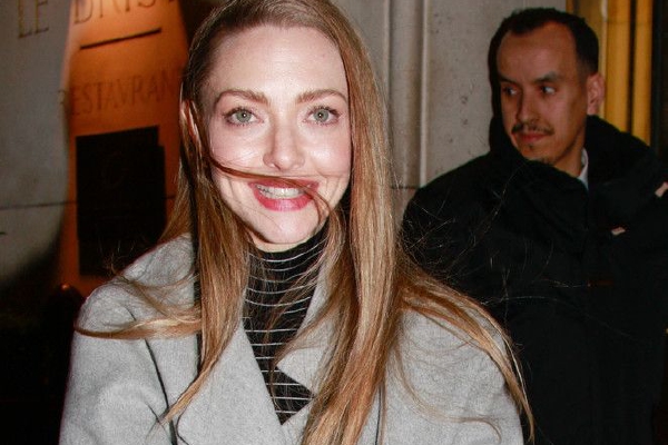 　　中信证券则表示，流动性循环连锁负反馈在节前强有力的外力干预下已经结束，1月以来经济运行平稳中不乏亮点，政策在今年有望更加灵活应变，当下投资者情绪有所企稳，科技主题涌现新催化，建议在反弹过程中步步为营，密切关注右侧确认信号，配置上从纯防御转向均衡，围绕优质红利蓝筹和科创成长两条主线布局。首先，节前中央汇金扩大购买范围有效地阻断了流动性循环连锁负反馈过程，资本市场生态建设转向做优存量严把增量，投资者回报环境有望改善。其次，1月社融数据略超预期，春节消费数据不乏亮点，今年经济基数效应基本消除，政策有望更加灵活应对经济扰动。再次，春节期间港股率先企稳提振投资者情绪，海外科技主题催化有望抬升反弹期间风险偏好。最后，当下增量资金主要来源于活跃资金加仓，右侧确认信号确认后将是较好入场时机。