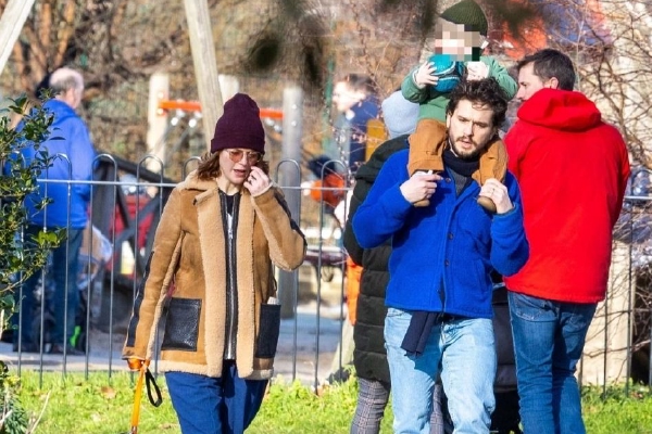 　　不少楼盘通过推出特价房的方式吸引客源。位于宝安福海街道的云上润府，96-138平方米户型特惠总价约393万-573万元，折合单价约4.09万-5.97万元/平方米。