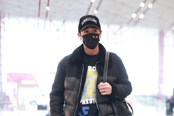 　　总书记多次在不同场合就海洋国际事务提出倡议、作出承诺，主张促进海上互联互通和各领域务实合作，积极发展“蓝色伙伴关系”，把深海、极地等领域“打造成各方合作的新疆域，而不是相互博弈的竞技场”，为全球海洋治理朝着更加公正合理方向发展提供中国方案。