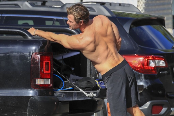 依据有关规定,经中央纪委常委会会议研究并报中共中央批准,决定给予钟自然开除党籍处分;按规定取消其享受的待遇;收缴其违纪违法所得;将其涉嫌犯罪问题移送检察机关依法审查起诉,所涉财物一并移送。