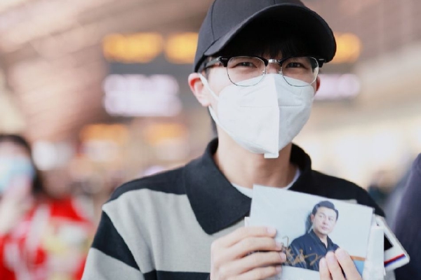 　　3月19日，英伟达ceo黄仁勋在gtc 2024大会上发表主题演讲《见证ai的变革时刻》，黄仁勋在演讲中宣布，全球最大电动汽车公司比亚迪将采用英伟达下一代智能汽车芯片thor。