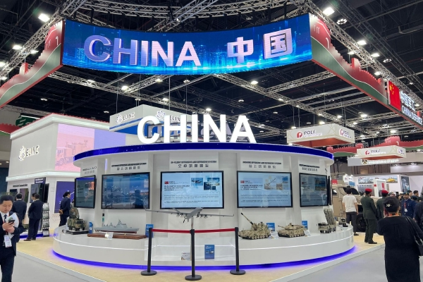 中国人民解放军信息支援部队成立大会19日在北京八一大楼隆重举行。中共中央总书记、国家主席、中央军委主席习近平向信息支援部队授予军旗并致训词,代表党中央和中央军委向信息支援部队全体官兵致以热烈祝贺。他强调,要贯彻新时代强军思想,贯彻新时代军事战略方针,坚持政治建军、改革强军、科技强军、人才强军、依法治军,聚焦备战打仗,按照体系融合、全域支撑的战略要求,锐意进取,扎实工作,努力建设一支强大的现代化信息支援部队。