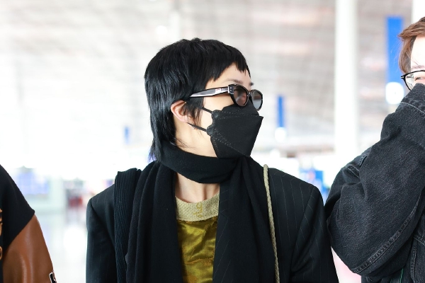 　　<span>对于产能问题，我们要从经济规律出发，客观、辩证看待。在市场经济条件下，供需平衡是相对的、不平衡是普遍的，适度的产大于需有利于市场竞争和优胜劣汰，这种现象普遍存在。有些方面把产能问题与国际贸易挂钩，认为出口商品多了就是产能过剩了，这是站不住脚的。中国每年大量进口芯片、飞机、大豆、原油等商品，那么这些商品的出口国难道都产能过剩了吗？</span>