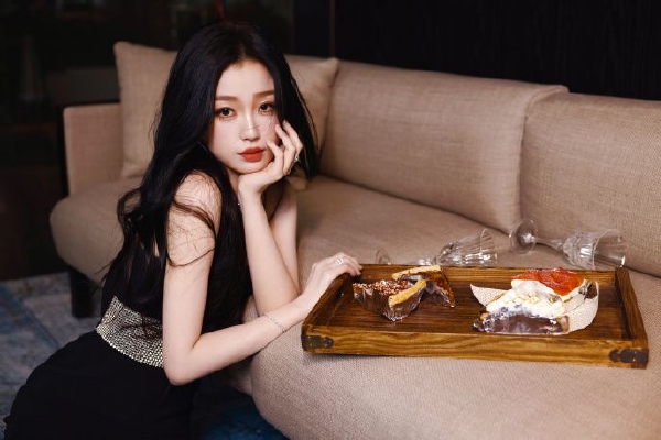 　　春秋旅游副总经理周卫红表示，随着更多客源地的境外游客得以通过更便捷的方式来到中国，了解、感受中国的开放态度、全球胸怀，旅游企业也将结合更多体验性的文化内容，设计丰富多样的出入境游新品。同时，澳大利亚、新西兰也有着很多华人华侨，单方面免签的推出，在方便他们回国探亲访友之余，同时也可以通过旅游，来看看中国发生的深刻变化，体验丰富多彩的生活和文化。