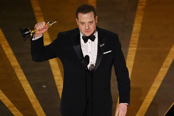 　　2024年，本科提前批的军队院校招生实行平行志愿，“1个院校 1个专业”为1个志愿，设35个志愿，不设专业调剂志愿。以往，本科提前批军队院校招生为顺序志愿，第一志愿可填报1个高校志愿，第二志愿为平行志愿，可填报1-4个高校志愿，每个志愿可填报1-5个专业和是否同意调剂专业。