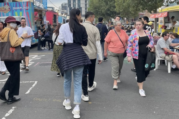 　　公器私用，将地质调查、矿产开发等权力作为敛财纳贿的工具，搞权钱交易，利用职务便利为他人在企业经营、项目承揽、矿权审批等方面谋利，并非法收受巨额财物；