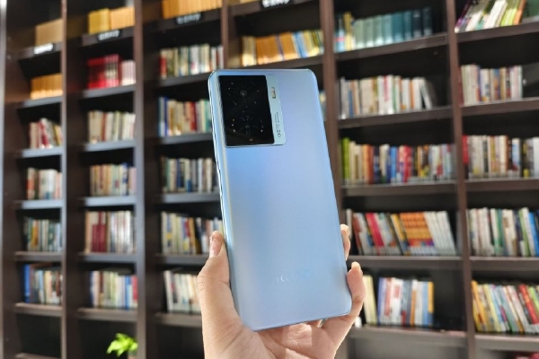 　　尽管中国并未采取集中清缴清欠税收等行动，但随着税收大数据广泛应用，网状、系统性税收风险分析取代了此前个人经验点对点分析，税收征管力度事实上在不断强化，税收征收率在不断提高。以前企业偷漏税可能不容易被发现，但近些年通过税收大数据，税务部门会收到企业风险提示，并跟企业确认，不少企业需要依法补缴税款。