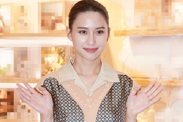 　　公开资料显示，陈政高，男，汉族，1952年3月生，辽宁海城人，1970年12月参加工作，东北财经大学金融系货币银行学专业毕业，经济学硕士，系十七届中央候补委员、十八届中央委员。