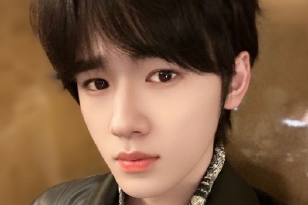 此外,教育部还首次试行了专业设置预申报制度,要求高校根据经济社会发展需求和自身办学定位、办学条件等,提前谋划增设专业,提前1年进行预申报,推动高校建立健全专业设置定期研究、提前研究工作机制,增强专业设置的前瞻性、精准性。目前,已有760所高校提交了下一年度拟增设专业预申报材料。