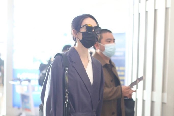 　　针对上述情况，通用汽车高管表示，企业对扭转中国市场的销售局面仍有信心，他们希望旗下新能源车型能在中国市场继续发力。据彭博社报道，通用汽车董事长兼首席执行官玛丽·博拉此前表示，“当你观察中国市场时，会发现它与5年前有很大不同。我们希望能够以正确的方式参与到这个市场中。”尽管在中国市场份额占比不大，但斯特兰蒂斯也看好中国市场，并“入股”中国车企。去年10月，斯特兰蒂斯宣布与中国零跑汽车成为全球战略伙伴，并向后者投资15亿欧元。