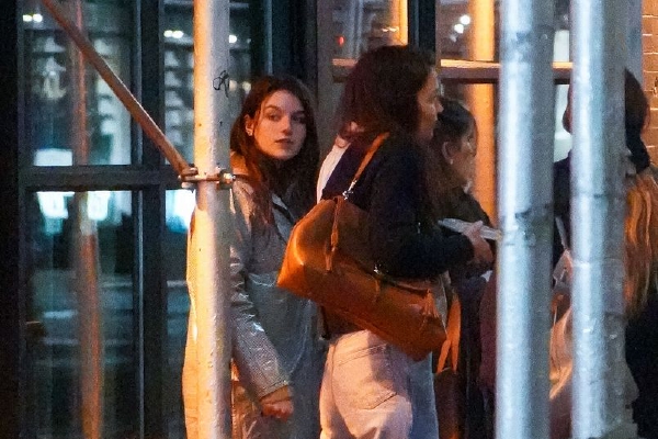 　　二、问：国际社会对中国经济有各种各样的看法，担忧房地产行业风险。日本曾经历泡沫经济破灭，有些人认为中国可能成为“第二个日本”。您怎么看待目前中国的经济状况？