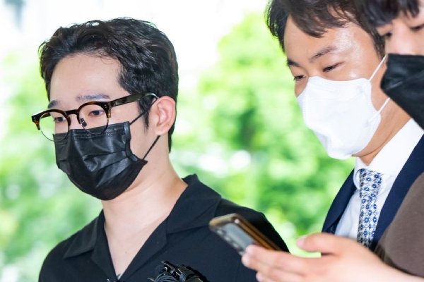 省应急管理、农业农村、水利等部门成立由25个厅级干部带队的工作组和27个专家组,分片包市深入一线、深入基层,对各地水源调度抗旱播种、抗旱保苗等工作进行督促指导,及时协调解决遇到的实际困难和问题。各地也积极采取行动,组织人员力量全面开展抗旱。