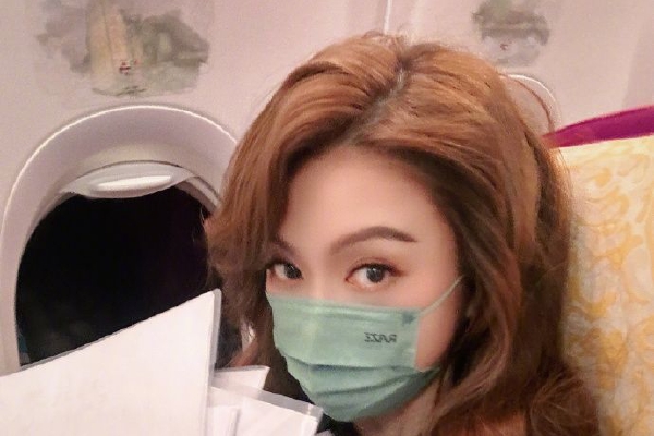 　　[#沈阳一住宅疑液化气罐爆炸致1死3伤#]据沈阳消防通报，4月10日6时15分，沈阳市苏家屯轻飏小筑小区一住宅楼14楼1号疑似液化石油气罐发生爆炸后起火，消防、公安、应急、120等部门赶赴现场处置。 6时56分，现场明火被扑灭，过火面积约10平方米，事故原因正在调查中。10时许，记者从沈阳市应急部门获悉，事故致1人死亡、3人受伤。（记者：傅应林 拍者：尚小嫚 运营：李卿 制作：张笑然）