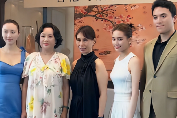 　　1月17日，外交部部长助理农融在上海同菲律宾外交部副部长拉扎罗共同主持召开中菲南海问题双边磋商机制（bcm）第八次会议。双方重申南海争议不是双边关系的全部，认为保持沟通对话对维护海上和平稳定至关重要。然而，在bcm会议结束后，菲律宾并没有停止生事。1月28日，4名菲方人员非法闯入中国黄岩岛礁盘活动。而此次是短时间内菲律宾发起的又一次挑衅。