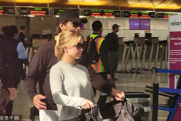 　　当日14：24，市场内的商铺陆续接到通知：市场暂时休市，所有人全部离开市场。现场拉起警戒线，区域外围安排人员值守，严禁人员和车辆进入隐患区域。