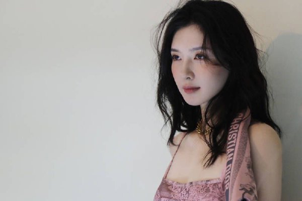 　　5月17日，江西省宜春市经济技术开发区管理委员会开出了税前50万元年薪，招聘一名招商服务局锂电产业发展四级高级主管。岗位职责任务并不简单，包括要牵头制定宜春经开区锂电新能源产业发展若干政策、每年独立或牵头引进锂电新能源产业10亿元以上项目至少1个等等。