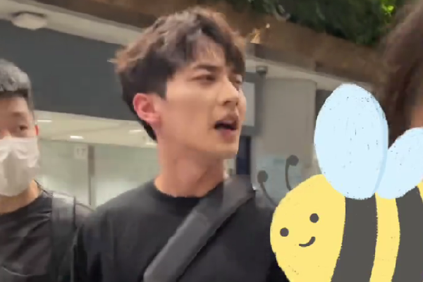 　　路透社13日称，新制裁包括衡水元展贸易有限公司和总部位于香港的恒邦微电子有限公司，理由是它们涉嫌或曾经参与“破坏乌克兰稳定”或“破坏或威胁乌克兰领土”。“美国之音”称，衡水元展贸易有限公司和香港恒邦微电子有限公司此前已被美国财政部制裁过。