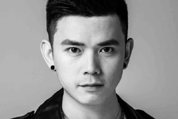 　　与上述二人在公司、集团内部升任不同，中国大唐集团总经理刘明胜，跨公司任国家电力投资集团董事长；中国石油天然气集团纪检监察组组长钱朝阳，跨公司任中国南方电网公司总经理。