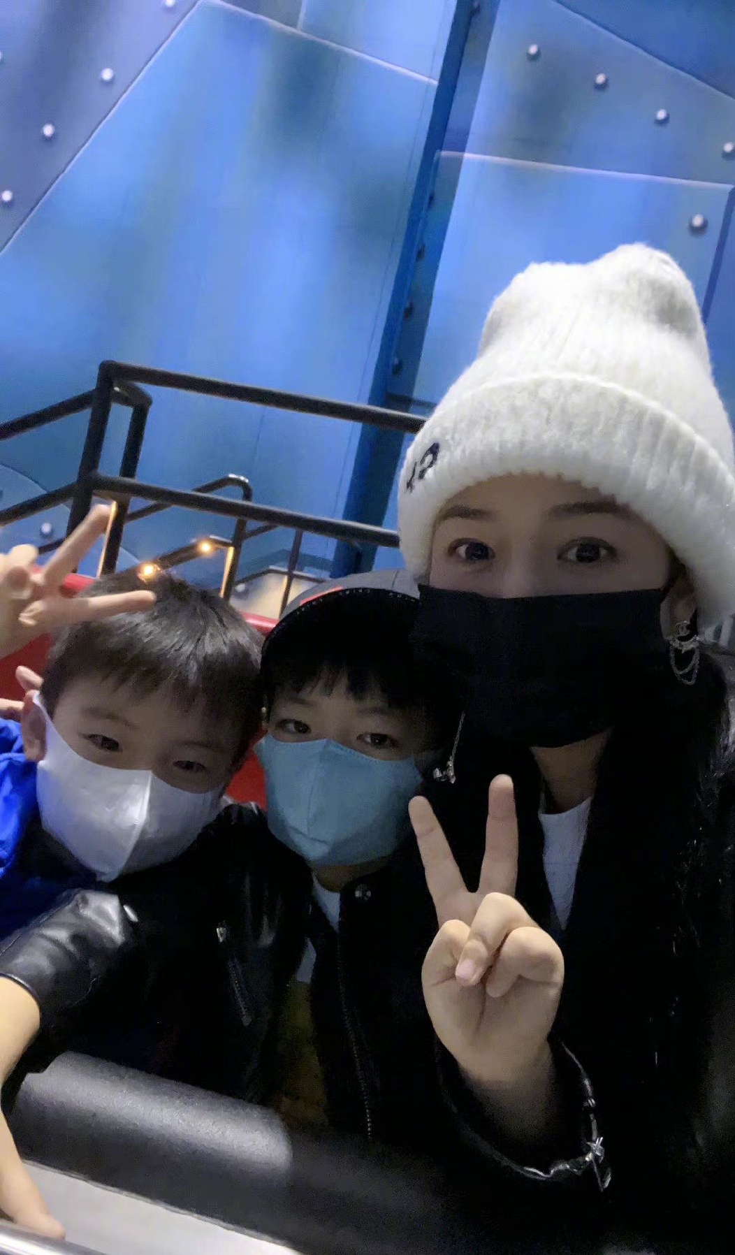 　　[环球时报综合报道]“一段时间以来，比亚迪、吉利等中国自主品牌的崛起给不少外国汽车品牌带来压力。”美国cnbc网站18日报道称，美银证券汽车产业分析师约翰·墨菲当天在美国汽车媒体协会有关活动中表示，美国底特律三巨头（即通用汽车、福特汽车和斯特兰蒂斯）应“尽快”退出中国市场。他同时警告说，美国三大车企需要采取更严厉的措施削减开支，尤其是在内燃机业务方面，因为这是目前利润的主要来源。